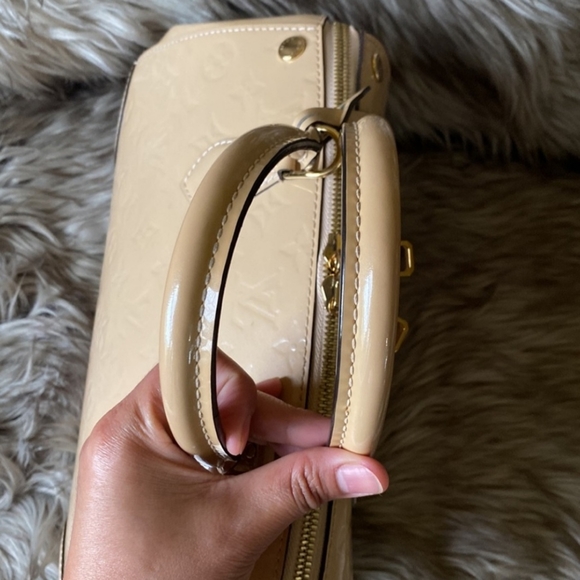 ❗️SOLD❗️🎉HPLouis Vuitton Monogram Vernis Santa Monica in Dune (Beige) - Picture 12 of 16